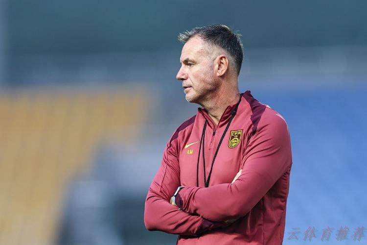 开云官方：女足新帅米利西奇亮相见面会 未来挖掘年轻球员让球队更有攻击性