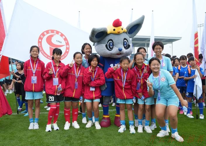 开云体育APP：相约唐山南湖城市足球广场 第七届“冀萌杯”青少年足球赛燃情开赛