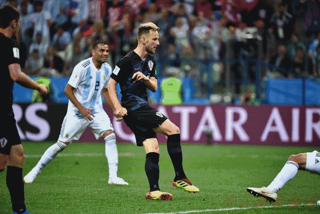 开云体育动态：足坛奇迹：15万人口小国破冰岛纪录首进世界杯，现场沸腾宛如夺冠